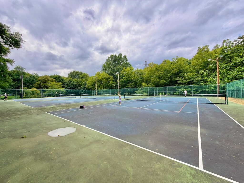 Lake Daniel Greenway tennis courts